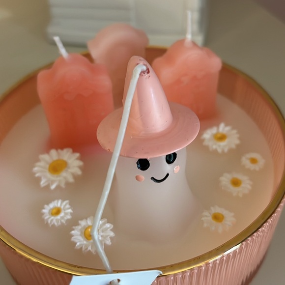 Cupcakes & Cashmere “You’ve Been Ghosted” Candle - Picture 3 of 6